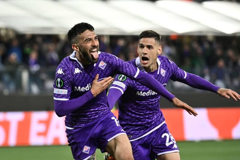 Fiorentina's Nicolas Gonzalez celebrates after scoring his team's first goal during the UEFA Conference League quarter-final 2nd leg match between Fiorentina and Viktoria Plzen at Artemio Franchi Stadium. Massimo Paolone/LaPresse via ZUMA Press/dpa