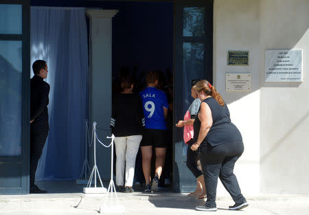 Relatives and friends of soccer player Emiliano Sala, former striker of French club Nantes, who died in a plane crash in the English Channel, attend his wake in Progreso, Argentina February 16, 2019. REUTERS/Sebastian Granata