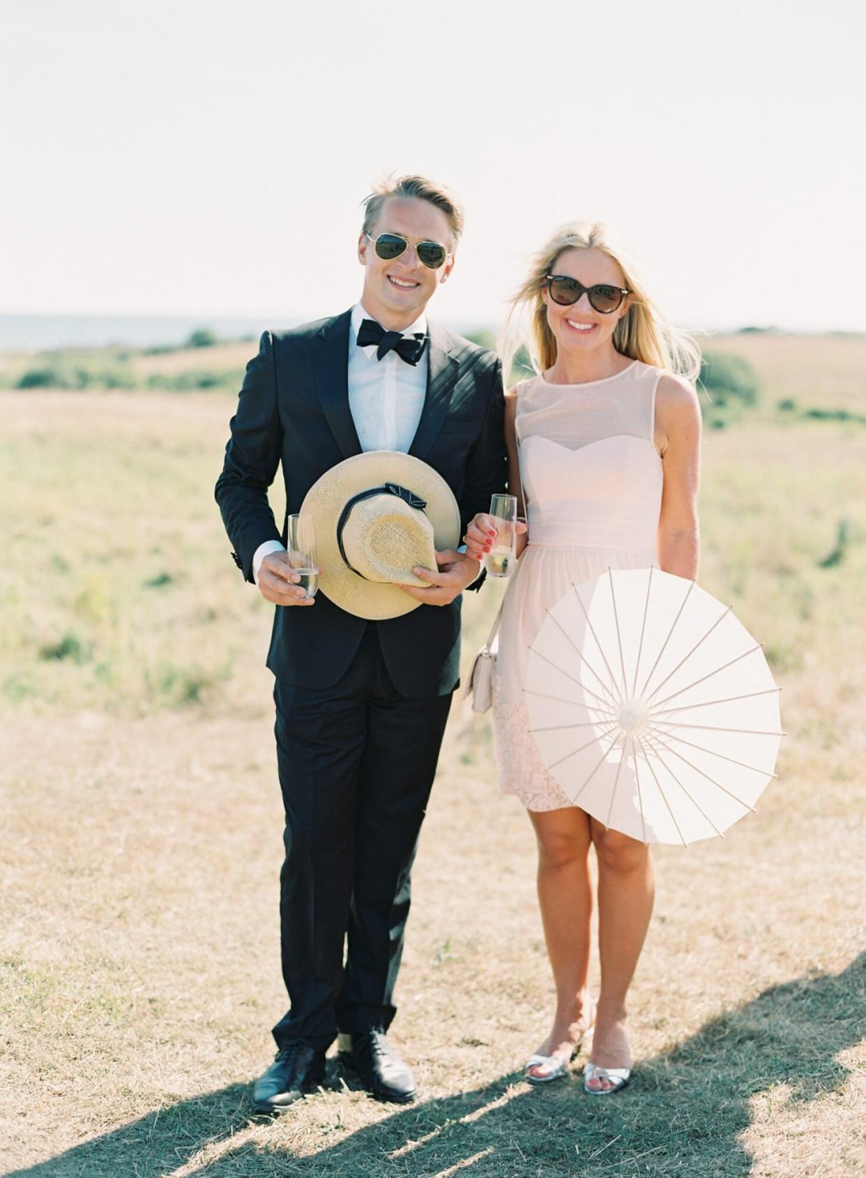 guests holding panama hats and parasols