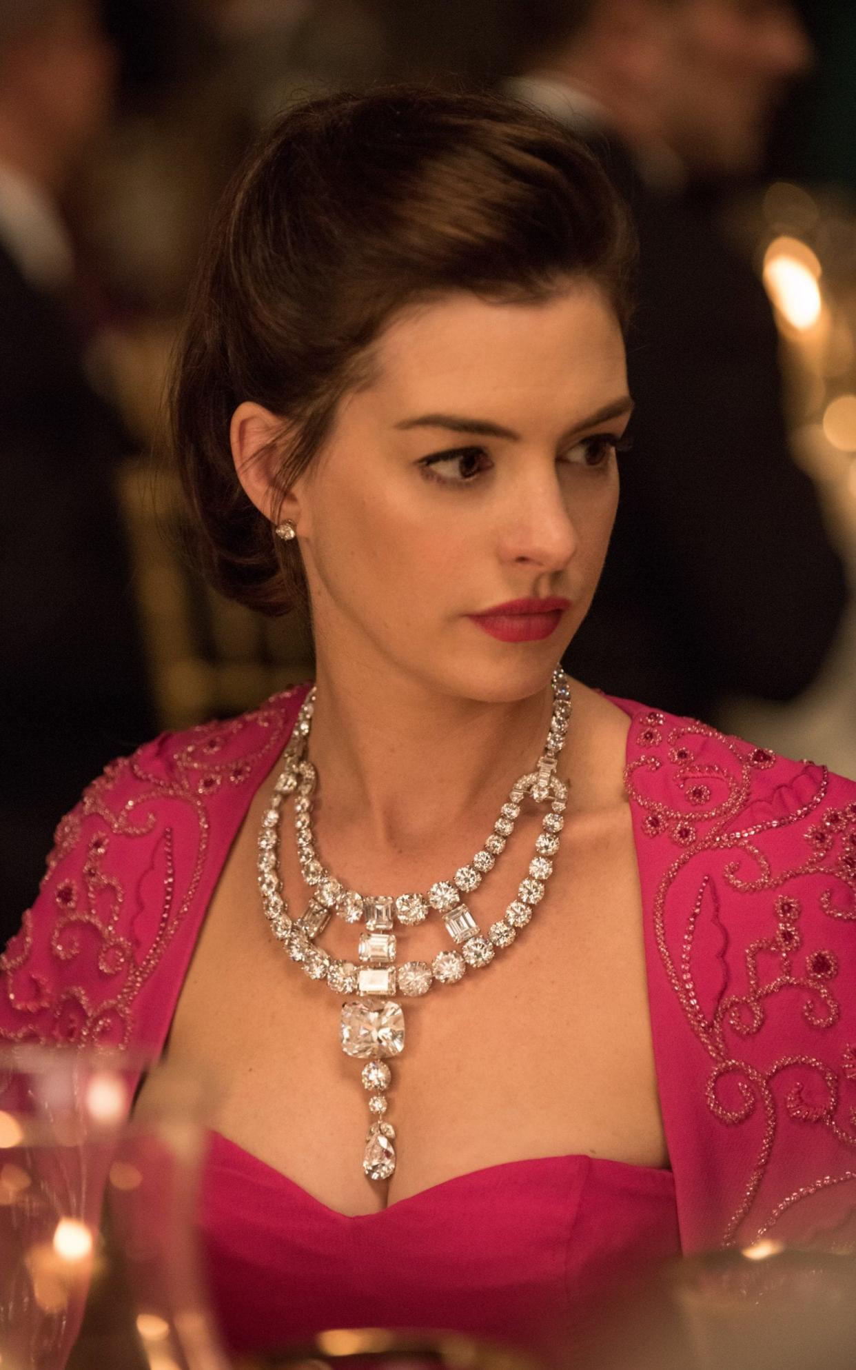 Anne Hathaway wearing the Toussaint necklace as Daphne Kluger in Ocean's 8 - Film Stills