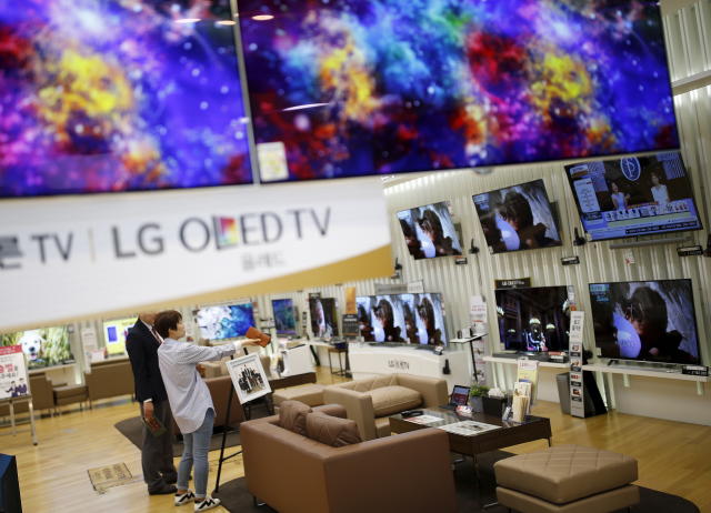 Por qué es tan difícil encontrar televisores OLED baratos