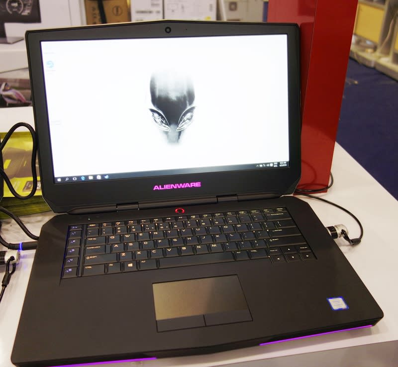 The Alienware 15 is powered by the 6th generation Intel Core i7-6700U mobile CPU, with 16GB of system RAM. Its graphics chipset is driven by the NVIDIA GeForce GTX 970M, with 3Gb of GDDR5 VRAM. Its storage options include an 256GB SSD, and a 1TB HDD. Its 15.6