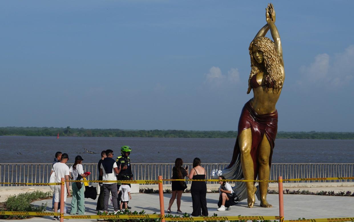 The bronze figure depicts the artist in a dance pose from her hit 2005 music video “Hips Don’t Lie”