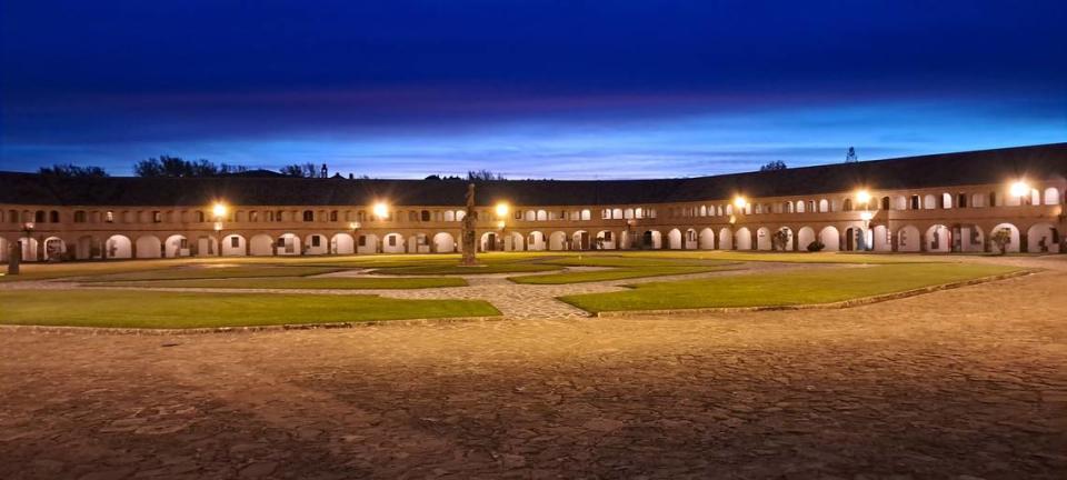 La construcción de la Ciudadela de Jaca se inició en los años 1595 y fue restaurada entre los años 1969 y 1970.