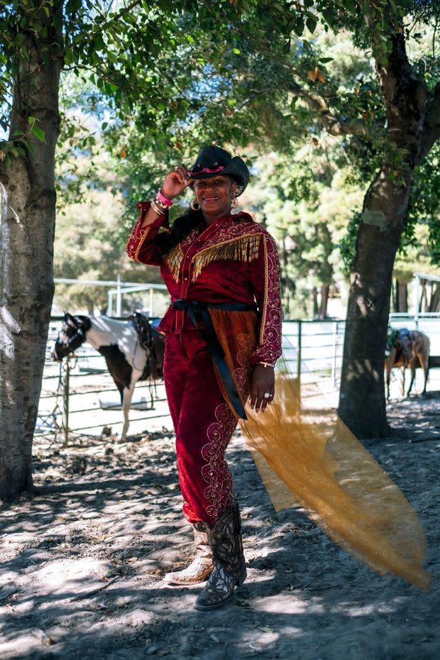 Une tenue flamboyante pour cette cavalière émérite.