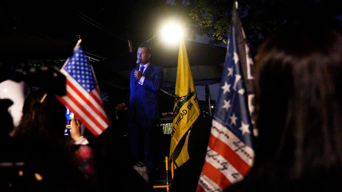 Right-wing TV personality Johnny Tabacco speaks to a crowd of protesters outside of a migrant centre in Staten Island.   (Julia Saqui / The Independent )