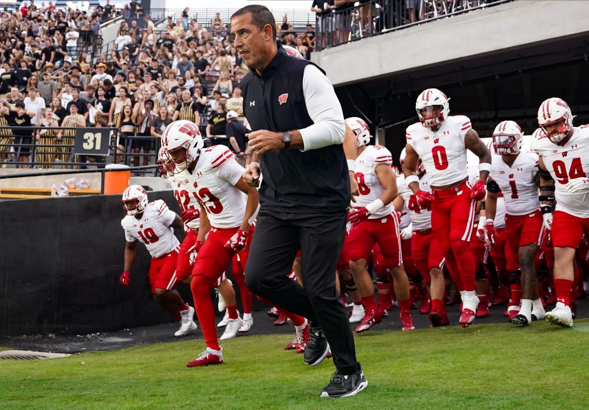 Wisconsin Badgers football game vs. Rutgers to air on Peacock streamer