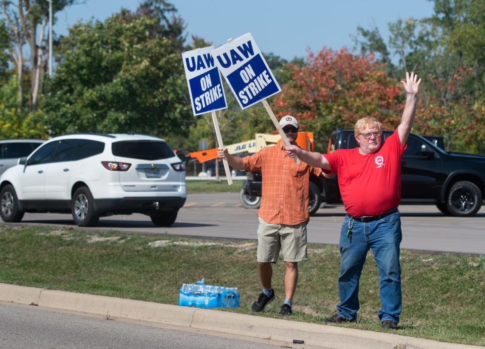 UAW Local 1753 members picket outside of GM's Lansing Redistribution Center at 4400 W. Mount Hope Road, Friday, Sept. 22, 2023, joining the week-old strike against the Detroit Three automakers.