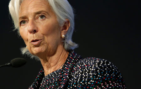 Managing Director of the International Monetary Fund Christine Lagarde introduces Governor of the Bank of England Mark Carney for the Michel Camdessus Central Banking Lecture at the International Monetary Fund in Washington, U.S., September 18, 2017. REUTERS/Joshua Roberts