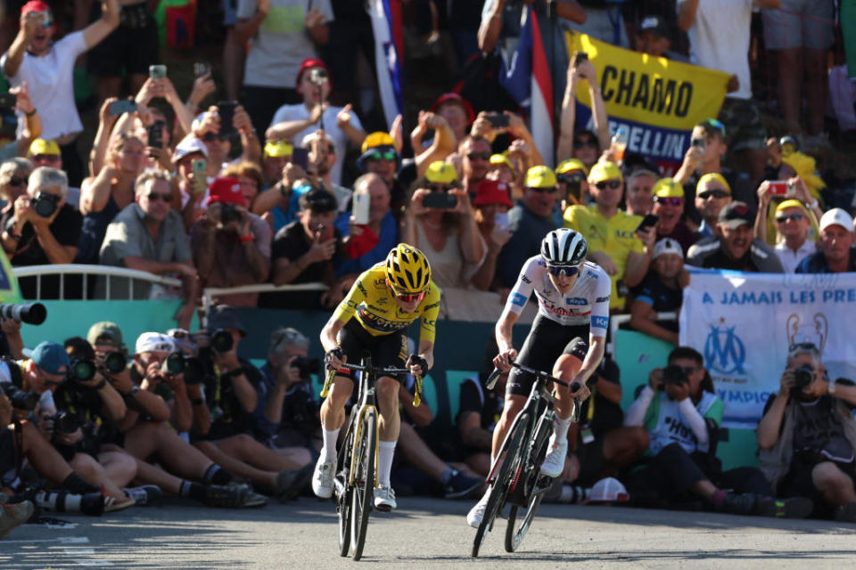 Jonas Vingegaard (Jumbo-Visma) and Tadej Pogacar (UAE Team Emirates) battled it out to the finish line on stage 15