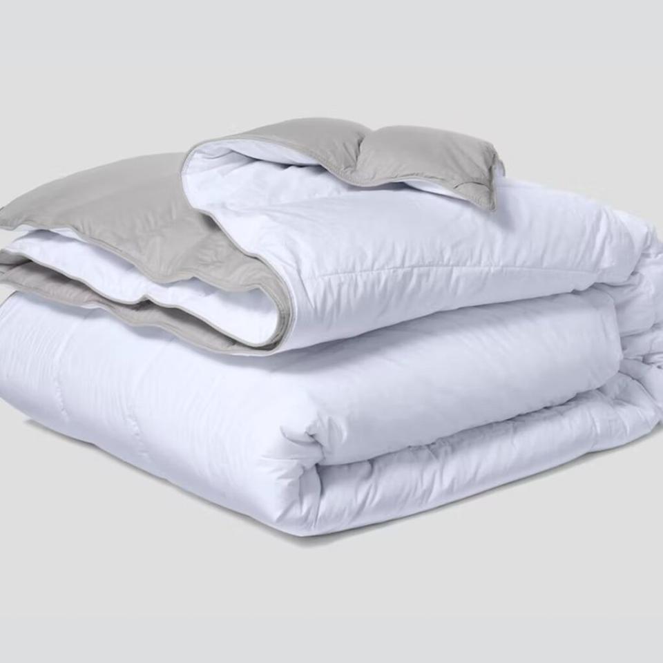 <p><a href="https://go.redirectingat.com?id=74968X1596630&url=https%3A%2F%2Fcasper.com%2Fbedding%2Fduvets%2Fthe-humidity-fighting-duvet.html&sref=https%3A%2F%2Fwww.housebeautiful.com%2Fshopping%2Fg43569517%2Fbest-cooling-comforters-for-hot-sleepers%2F" rel="nofollow noopener" target="_blank" data-ylk="slk:Shop Now;elm:context_link;itc:0;sec:content-canvas" class="link ">Shop Now</a></p><p>The Humidity Fighting Duvet</p><p>casper.com</p><p>$339.15</p>
