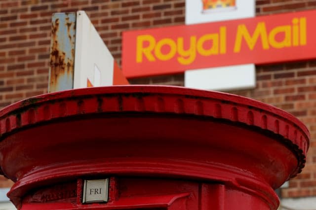 Royal Mail makes managers improved pay offer