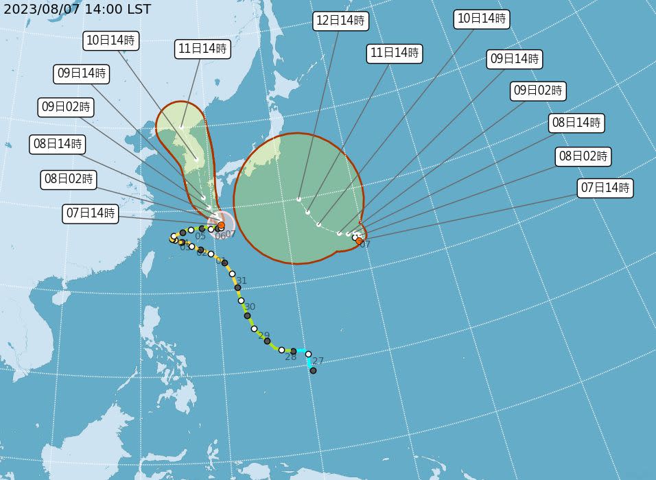 南方的熱帶低壓可能在明日白天增強為第七號颱風「蘭恩」，未來朝向日本移動。（圖：氣象局提供）