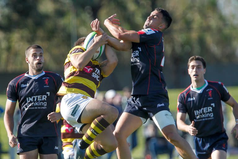 Lucha aérea entre dos clubes fundadores del rugby nacional: Buenos Aires Cricket & Rugby y Belgrano Athletic.