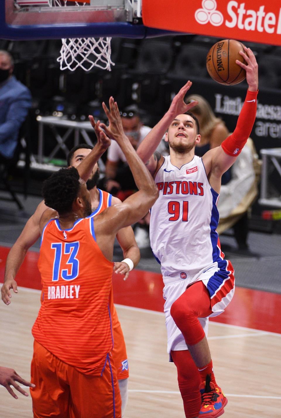 Detroit Pistons guard Deividas Sirvydis goes to the basket as Oklahoma City Thunder center Tony Bradley defends at Little Caesars Arena, April 16, 2021.