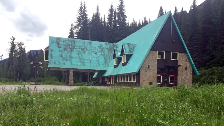 Lawsuits leave lodge in Glacier National Park derelict