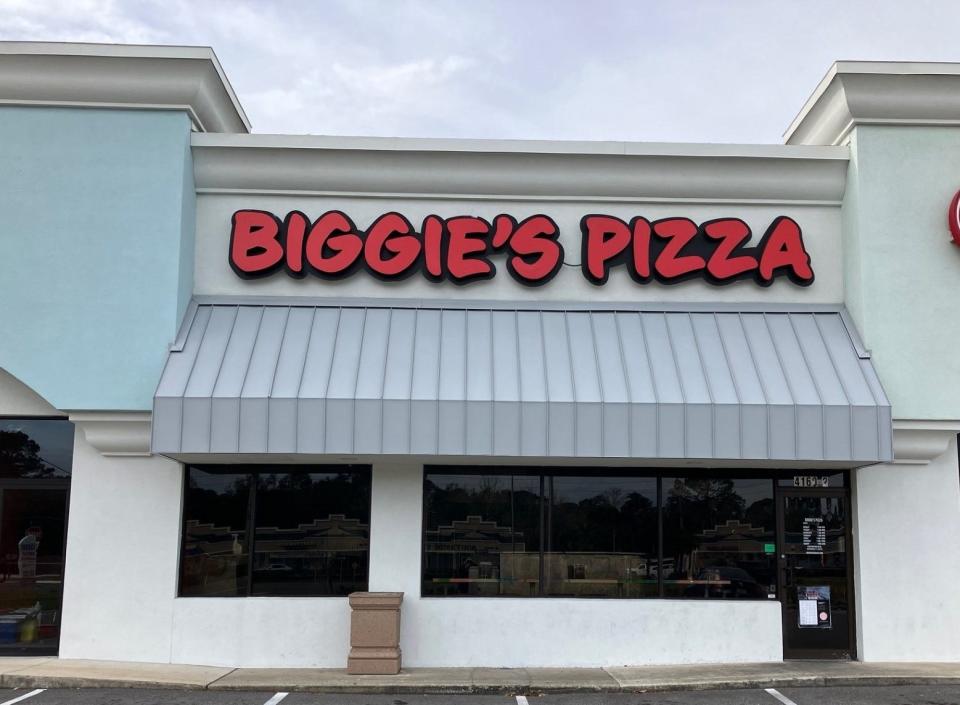 Biggie's Pizza at 4160 Southside Blvd. in the Gates of Tinseltown shopping center on Jan. 22, 2024. Neighbors say the pizzeria closed for the New Year's holiday and hasn't reopened.