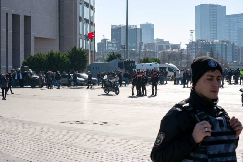 Security officers secure the area where an armed attack was carried out at the police station in front of the Caglayan Palace of Justice in Istanbul. Two assailants were killed and six people, including three police officers, were injured after a "terrorist attack" at Istanbul's largest courthouse on Tuesday, according to Turkish Interior Minister Ali Yerlikaya. Tolga Uluturk/ZUMA Press Wire/dpa