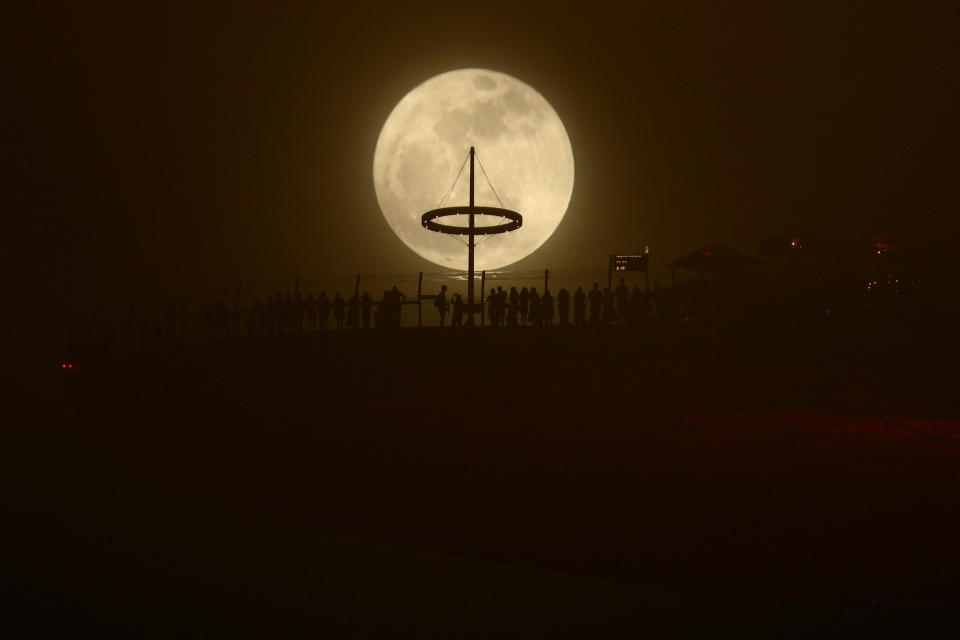 A sturgeon moon, the first supermoon of the year, rises next to the Marina Bay Sands Hotel in Singapore on August 19, 2024. / Credit: Edgar Su/REUTERS