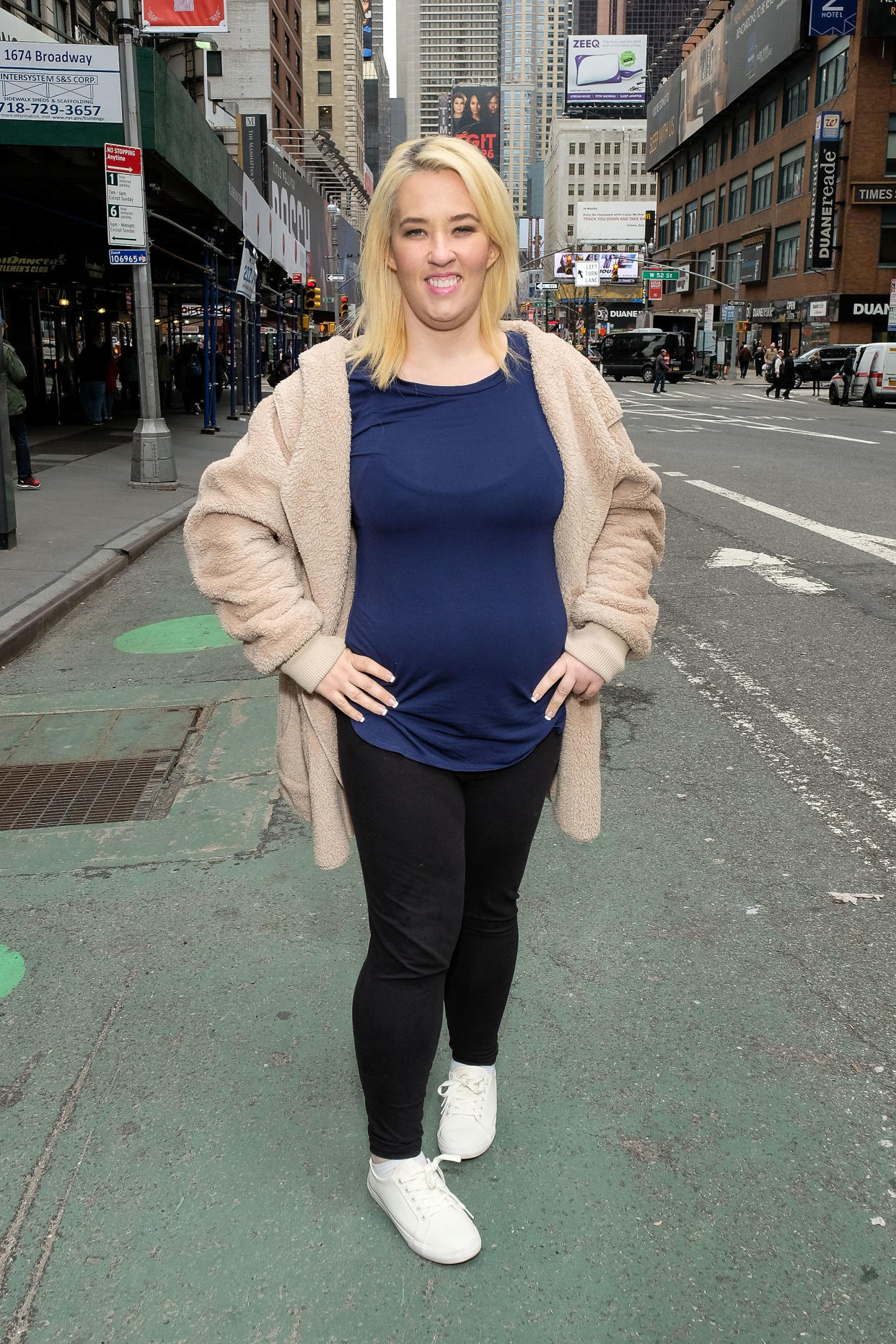 Mama June Visits 'Extra'