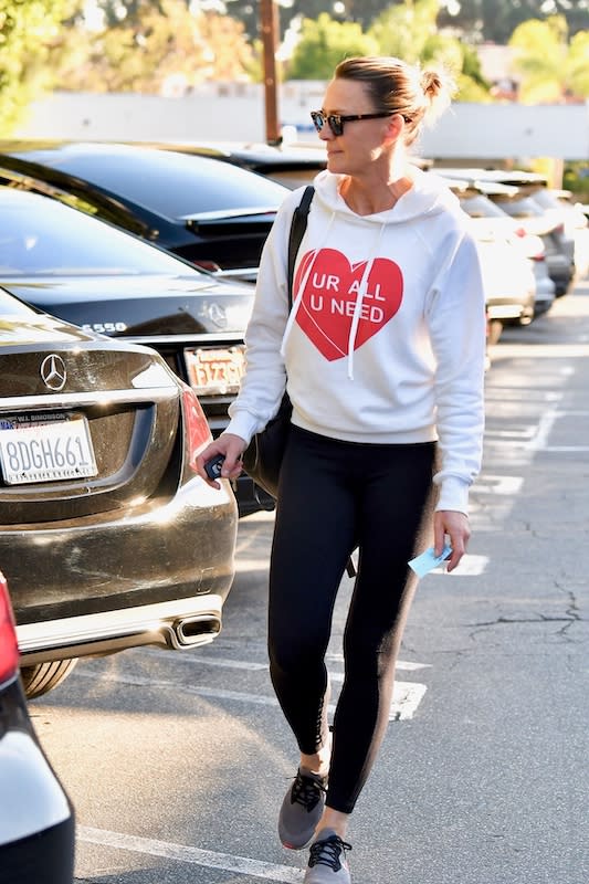 Robin Wright et son hoodie coeur