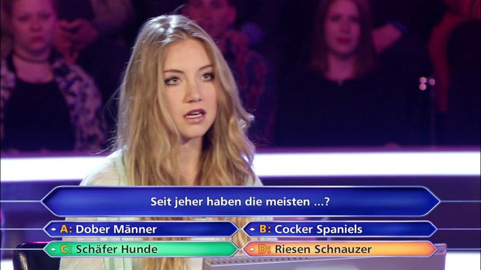 Im Juni 2015 wurde erstmals in der "WWM"-Geschichte die erste Frage falsch beantwortet: Tanja Fuß scheiterte an dieser Aufgabe: "Seit jeher haben die meisten ...?" A: Dober Männer, B: Cocker Spaniels, C: Schäfer Hunde, D: Riesen Schnauzer. Die Modedesign-Studentin antwortete mit D anstelle von C - und musste nach 45 Sekunden den Stuhl räumen. (Bild: MG RTL D / Gregorowius)