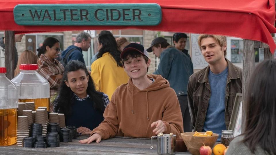 (L to R) Nikki Rodriguez as Jackie, Ashby Gentry as Alex and Noah LaLonde as Cole in “My Life with the Walter Boys” (Credit: Chris Large/Netflix)