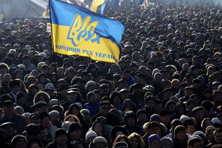 Pro-European integration protesters hold a rally in Independence square in central Kiev, December 29, 2013. REUTERS/Maxim Zmeyev