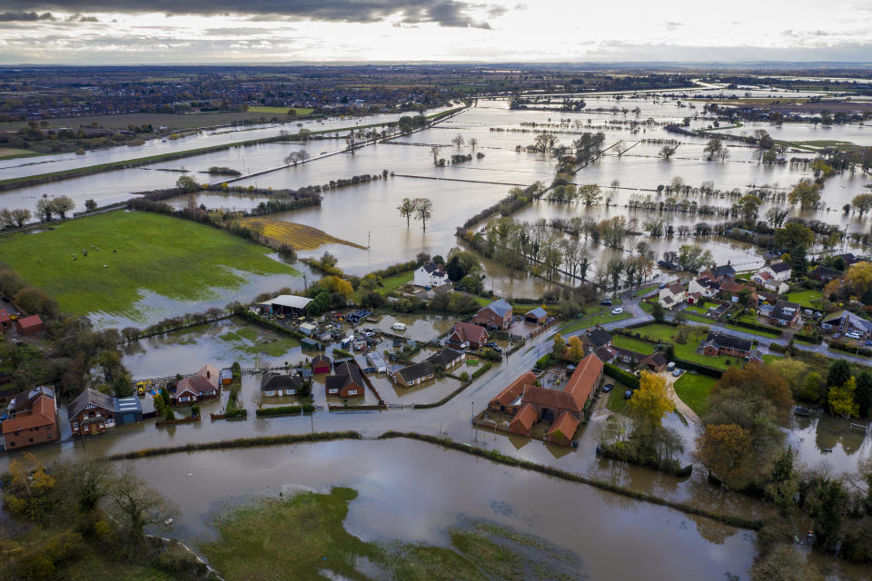 DONCASTER, ENGLAND - NOVEMBER 12: Flood water covers the roads and part of local houses in the Fishlake area on November 12, 2019 in Doncaster, England. More heavy rain is expected in parts of the Midlands and Yorkshire as the Environment Agency issues 30 flood warnings and five severe warnings on the River Don in South Yorkshire. The prime minister is chairing a meeting of the government's emergency committee later today.  (Photo by Christopher Furlong/Getty Images)