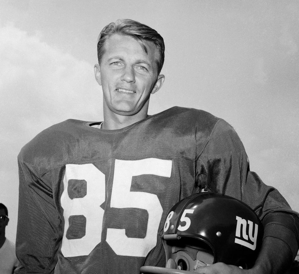 FILE - In this August 1964 file photo, New York Giants' Del Shofner poses for a photo during training camp in Fairfield, Conn. Shofner, the wide receiver who combined with Hall of Fame quarterback Y.A. Tittle to give the Giants one of the NFL's most prolific passing threats in the early 1960s, has died. He was 85. Shofner's daughter, Laurie Shofner Corwin, confirmed the death Thursday, March 12, 2020, in a telephone call to The Associated Press. A family statement said the five-time Pro Bowl receiver died in Los Angeles on Wednesday of natural causes with his family by his side. (AP Photo, File)(AP Photo/Harry Harris, File)