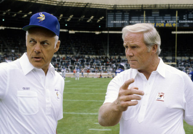 Vikings pay tribute to legendary head coach Bud Grant