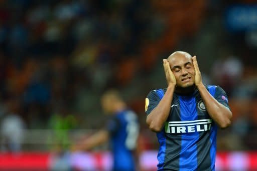 Jonathan Cicero del Inter de Milán se lamenta en el partido por la UEFA Europa League ante Rubin Kazan el 20 de setiembre de 2012 en el estadio San Siro de Milán. (AFP | giuseppe cacace)