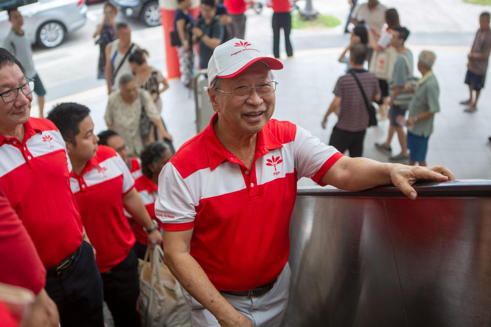 Progress Singapore Party leader Dr Tan Cheng Bock and party members visiting the Tiong Bahru Food Centre on Sunday (29 September). (PHOTO: Dhany Osman / Yahoo News Singapore)