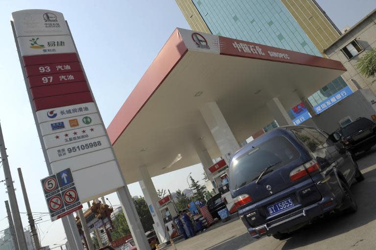 Net profit of the listed unit of Sinopec slumped 29.7% year-on-year in 2014
