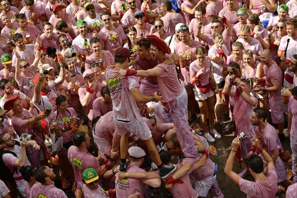 <p>People party duringt he launch of the <em>chupinazo</em> rocket to celebrate the official opening of the 2017 San Fermín Fiesta. (Photo: Alvaro Barrientos/AP) </p>