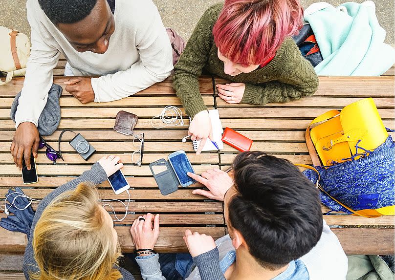 Sondierung aller Optionen auf dem Tisch und online