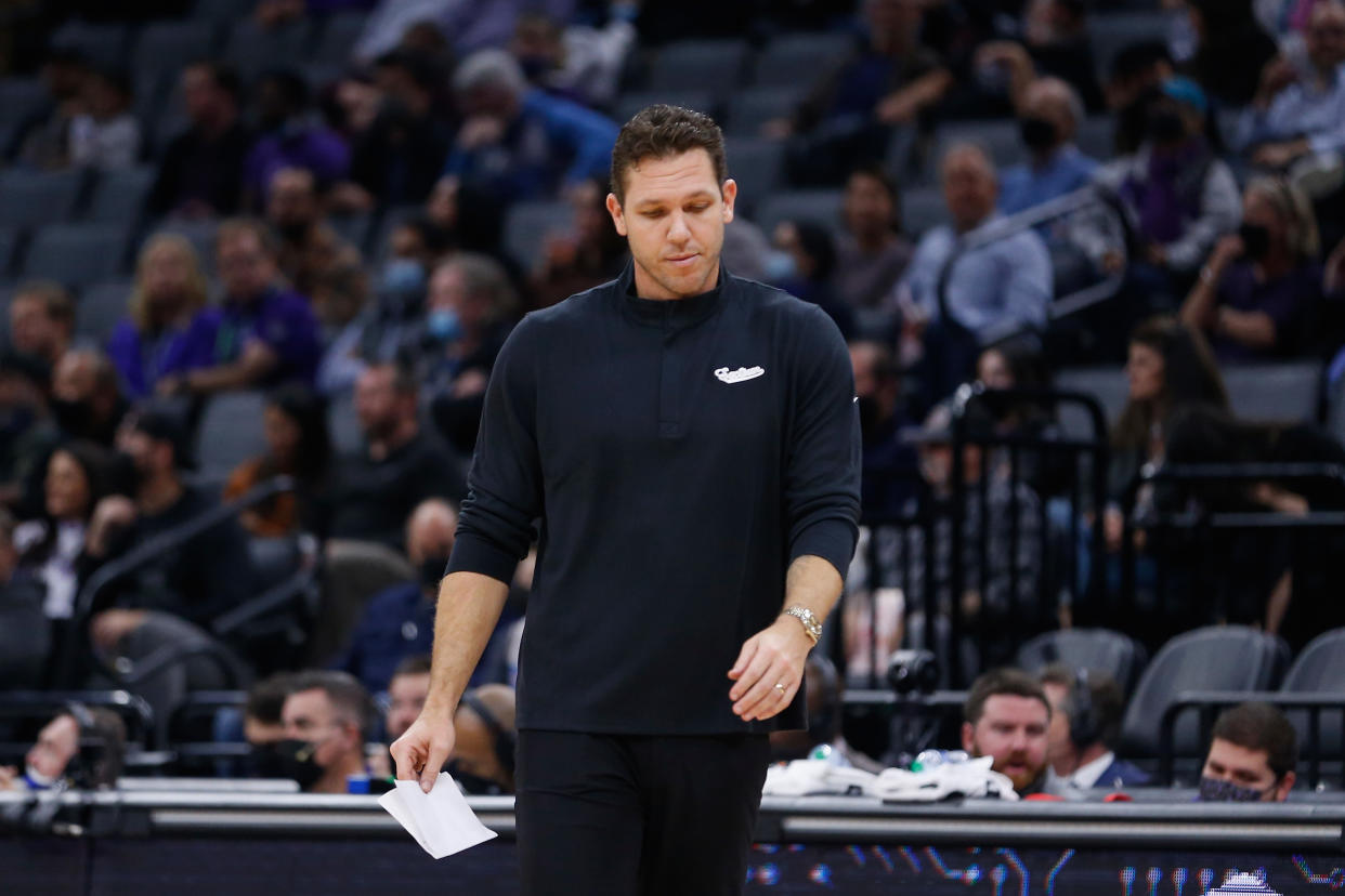 SACRAMENTO, CALIFORNIA - NOVEMBER 19: Head coach Luke Walton of the Sacramento Kings looks on during a time out in the second quarter against the Toronto Raptors at Golden 1 Center on November 19, 2021 in Sacramento, California. NOTE TO USER: User expressly acknowledges and agrees that, by downloading and/or using this photograph, User is consenting to the terms and conditions of the Getty Images License Agreement. (Photo by Lachlan Cunningham/Getty Images)