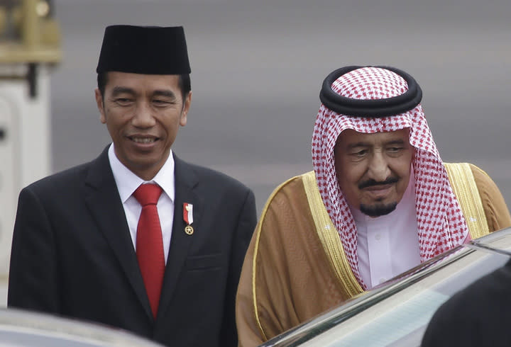 King Salman and Indonesian President Joko Widodo at the presidential palace (Credit: AP/REX/Shutterstock)