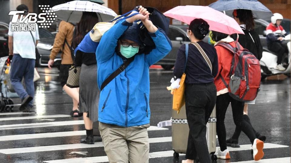 受到鋒面影響今天出現局部短暫陣雨。（圖／胡瑞麒攝）