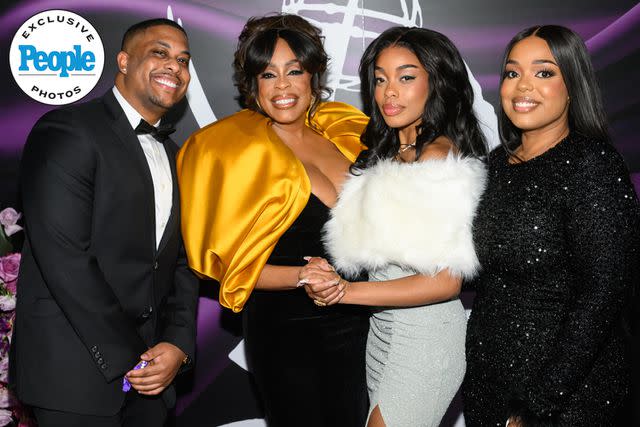 <p>Earl Gibson</p> Niecy Nash with Children, from left, Dominic, Dia and Donielle