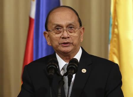Myanmar President Thein Sein delivers his speech to the media during his visit at the Malacanang Presidential Palace in Manila December 5, 2013. REUTERS/Aaron Favila/Pool
