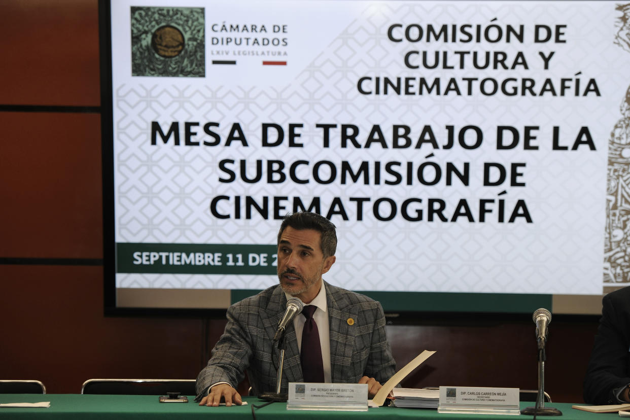 MEXICO CITY, MEXICO - SEPTEMBER 11: Mexican deputy Sergio Mayer Bretón, president of the Culture and Cinematography, in the open parliament of the New Federal Law of Film in the Mexican Congress. during a round table between members of the Subcomission of Cinematography of the Mexican Congress at Congreso de la Union on September 11, 2019 in Mexico City, Mexico. (Foto de Pedro Martin González Castillo / Getty Images)