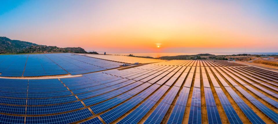 The UN wants to reflect sunlight back into space in order to cool the earth — but some companies are harnessing it instead. Here are 3 high-flying solar stocks that Wall Street likes