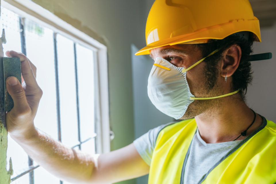 Molded masks are common across construction professionals. (Photo: Getty)