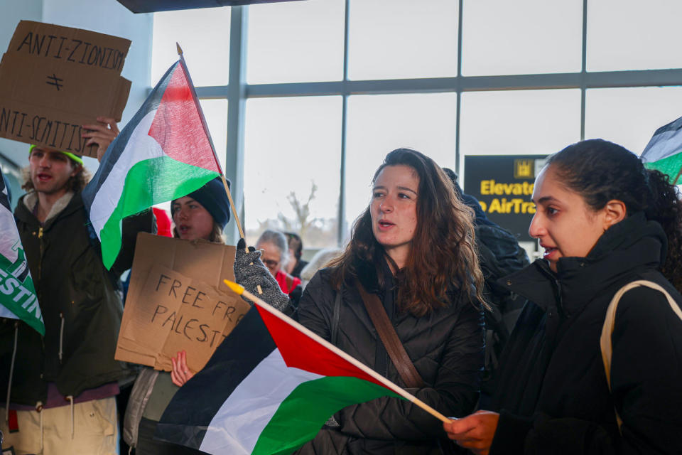 Pro-Palestinian demonstration at JFK airport (Selcuk Acar / Anadolu via Getty Images)