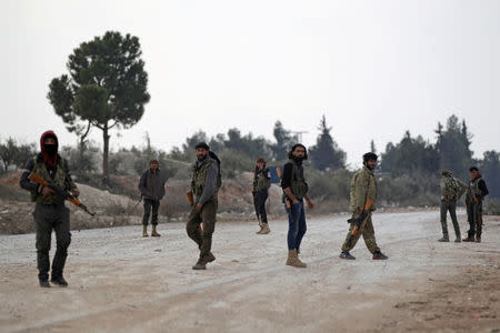 Free Syrian Army fighters carry their weapons as they stand on the outskirts of the northern Syrian town of al-Bab, Syria February 4, 2017. REUTERS/Khalil Ashawi /File photo