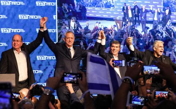 Israel election: Netanyahu and right-wing bloc 'heading for victory' after conflicting exit polls