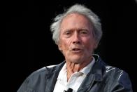 Clint Eastwood ist nicht nur Western-, Revolver- und Kriegsfilm-Haudegen, sondern auch als Regisseur und Produzent erfolgreich. Der 91-Jährige steht immer noch vor und hinter der Kamera: 2018 brachte er das Drogen-Drama "The Mule" in die Kinos, bei dem er einmal mehr als Regisseur und Hauptdarsteller agierte, sein bislang letzter Film "Cry Macho" kam im Oktober 2021 in die deutschen Kinos. (Bild: Neilson Barnard / Getty Images)