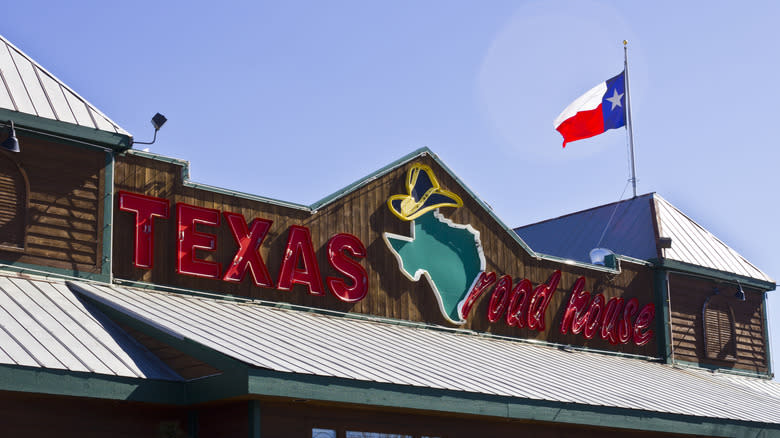 Texas Roadhouse sign