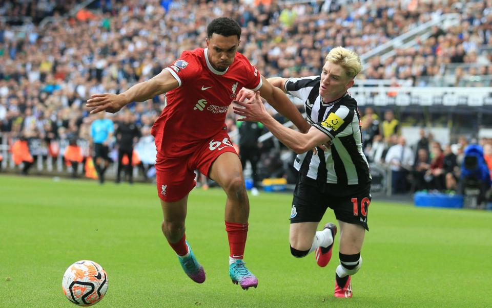 Trent Alexander-Arnold (left) and Anthony Gordon